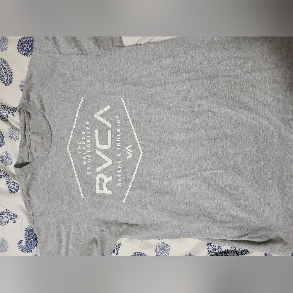 Mens T Shirt RVCA Brand Size Medium